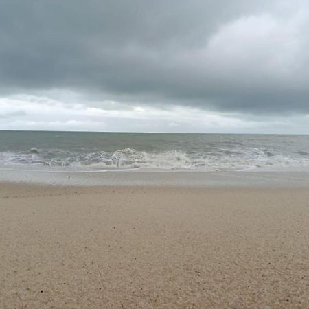 By The Sea Batu Ferringhiアパートメント エクステリア 写真